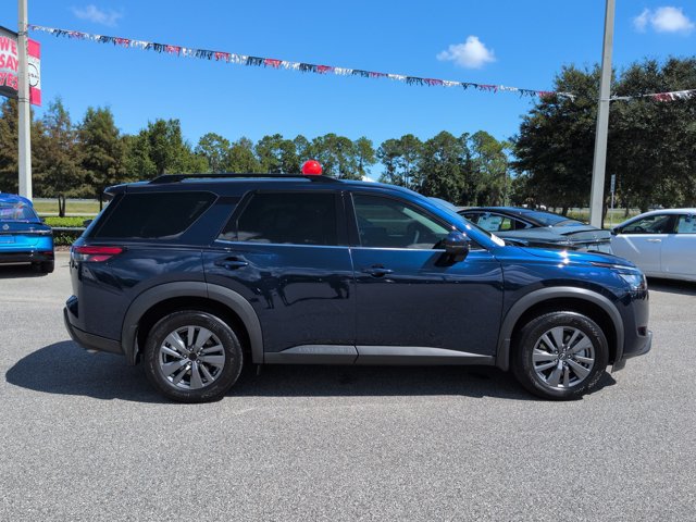 Used 2024 Nissan Pathfinder SV FWD image 3