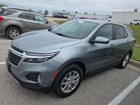 Used 2023 Chevrolet Equinox LT FWD image 2