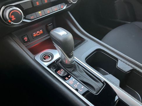 Used 2025 Nissan Sentra SV image 39