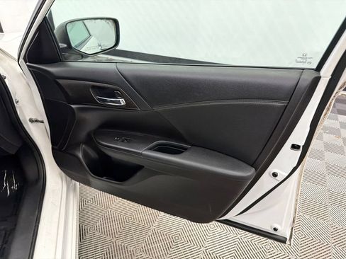 Used 2017 Honda Accord Sport image 15
