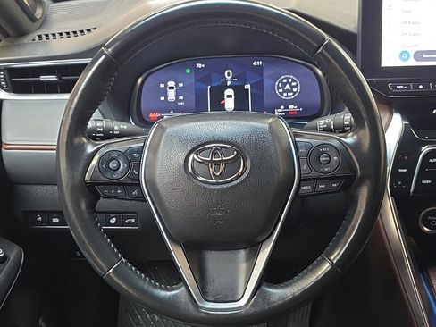 Used 2023 Toyota Venza Limited image 18