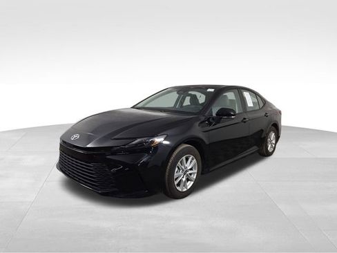 Used 2025 Toyota Camry LE image 2