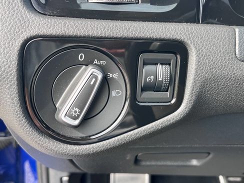 Used 2015 Volkswagen Golf R 4-Door AWD/4WD image 36