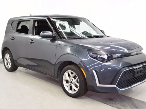 Used 2024 Kia Soul LX w/ Option Group 015 FWD image 2