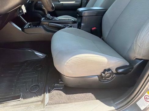 Used 2018 Toyota Tacoma SR AWD/4WD image 19