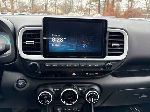 Certified 2025 Hyundai Venue Limited image 19