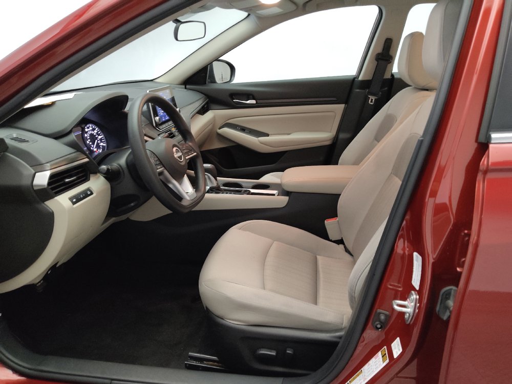 Used 2025 Nissan Altima 2.5 SV FWD image 17