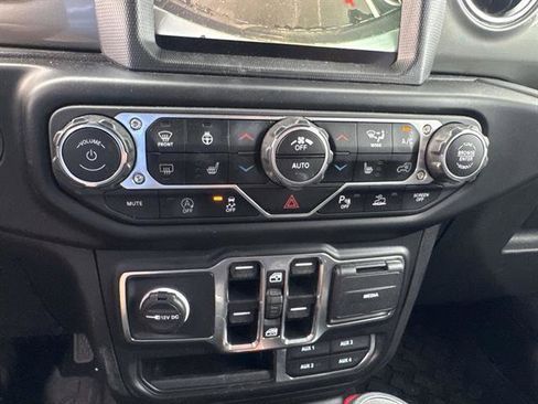 Used 2023 Jeep Wrangler Unlimited Sahara w/ Cold Weather Group AWD/4WD image 18