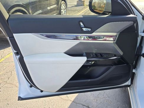 Used 2024 BMW 750e xDrive w/ Executive Package image 23