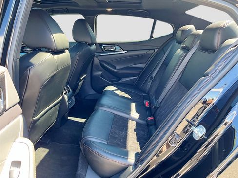 Used 2022 Nissan Maxima SR w/ Sport Mat Group image 24