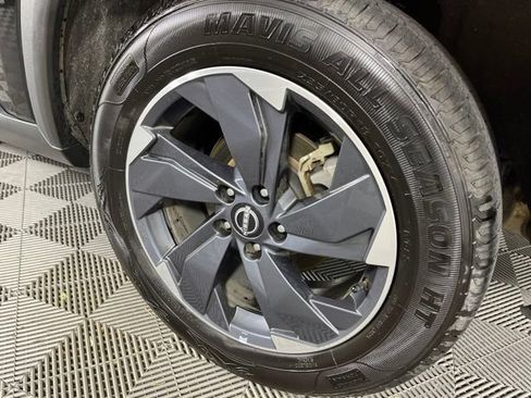 Used 2024 Nissan Rogue SV FWD image 15