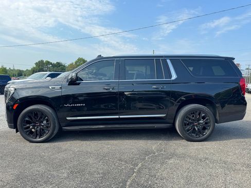 Used 2023 GMC Yukon XL SLT w/ SLT Premium Package AWD/4WD image 2