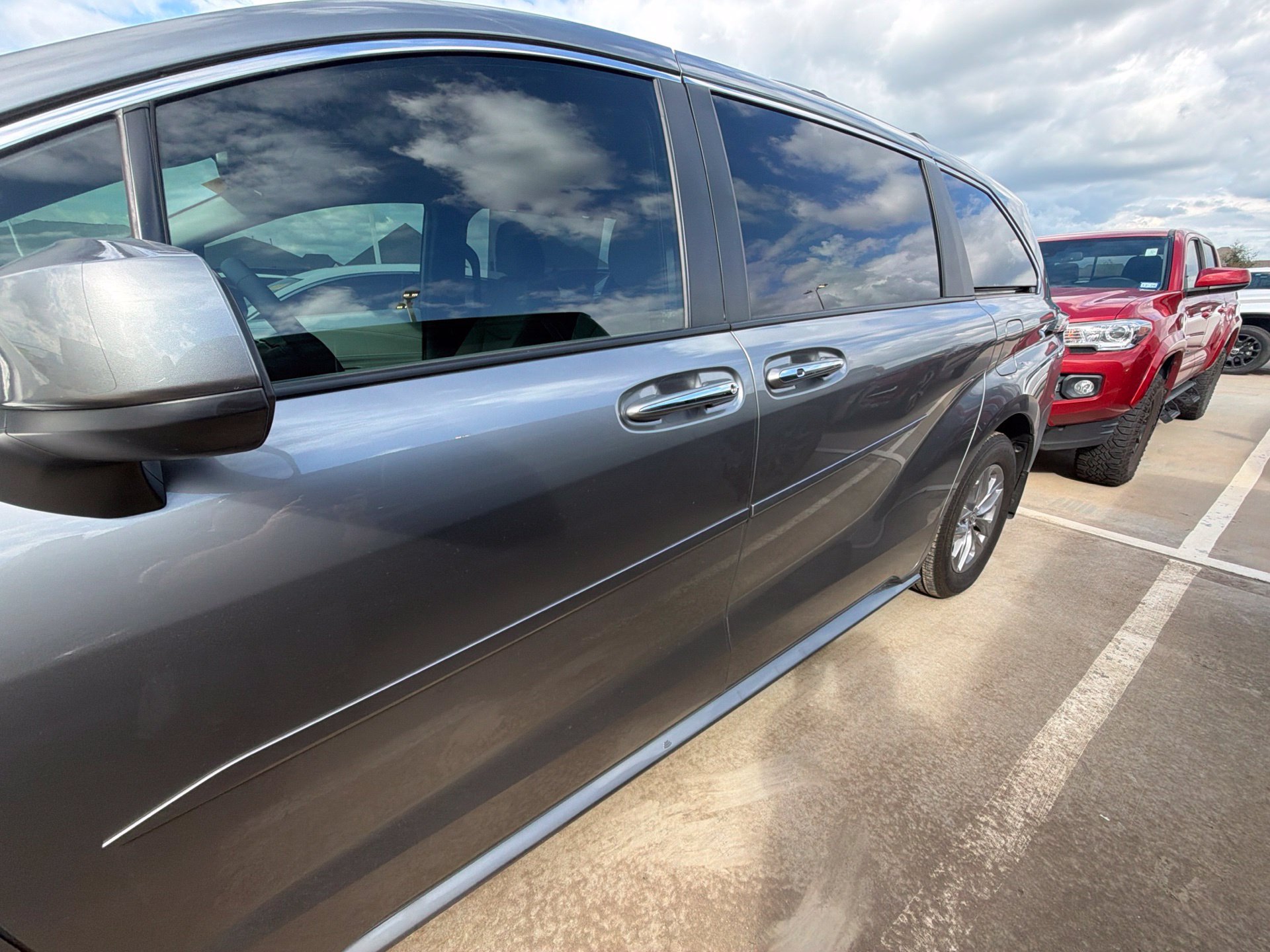 Certified 2026 Toyota Sienna XLE FWD image 8
