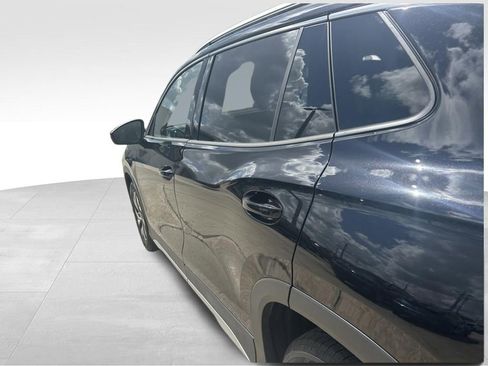 Certified 2025 Volkswagen Tiguan S image 29