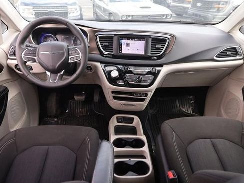 Used 2023 Chrysler Voyager LX FWD image 23