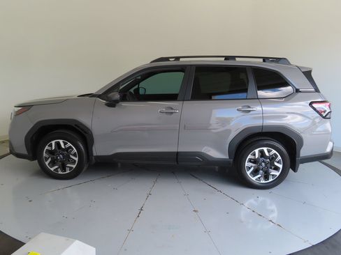 Used 2026 Subaru Forester Premium AWD/4WD image 7