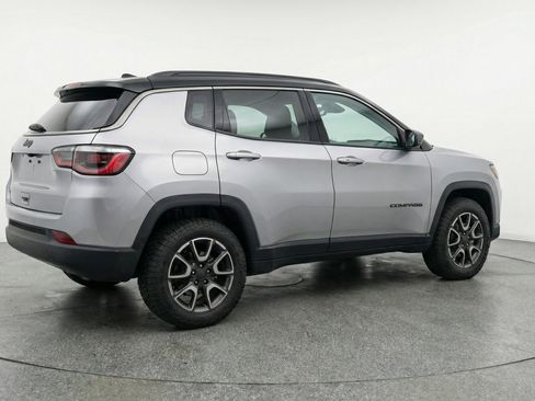 Used 2025 Jeep Compass Trailhawk w/ Trailer Tow Group AWD/4WD image 9
