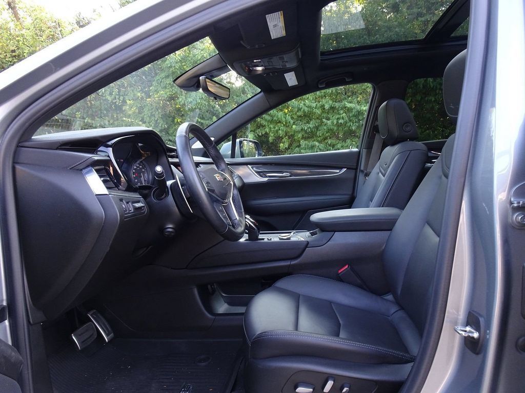 Certified 2024 Cadillac XT5 Sportv w/ Technology Package AWD/4WD image 8