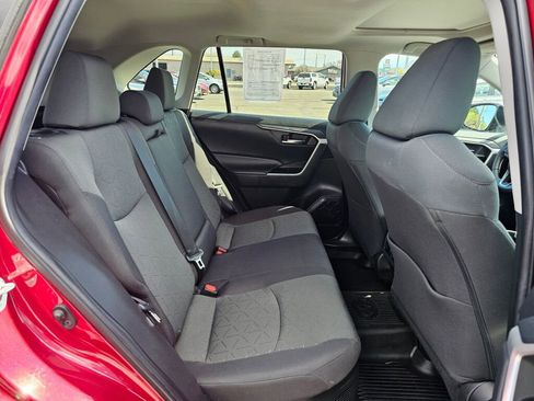 Used 2021 Toyota RAV4 XLE w/ Convenience Package image 13
