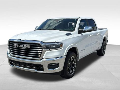 Used 2025 RAM 1500 Laramie AWD/4WD image 3