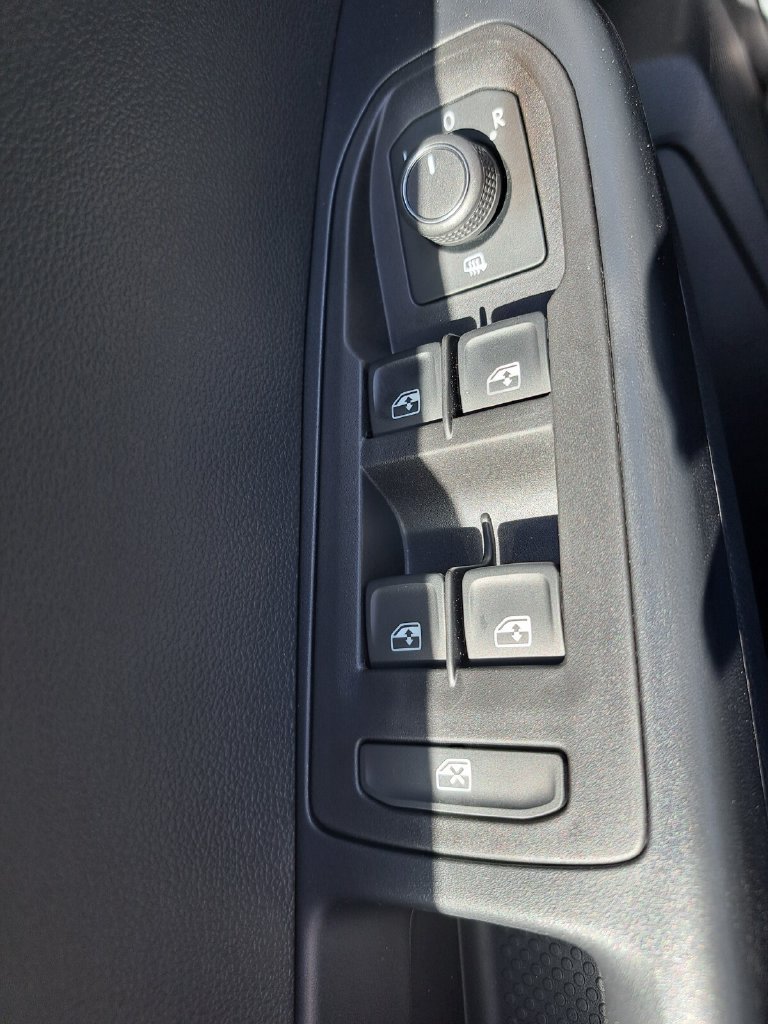New 2026 Volkswagen Taos SE FWD image 16