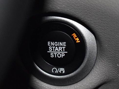 Certified 2024 Chrysler Pacifica Touring-L image 25