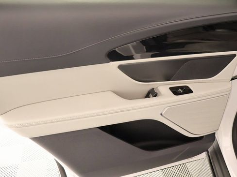 New 2026 Lincoln Nautilus Premier w/ Jet Appearance Package AWD/4WD image 17
