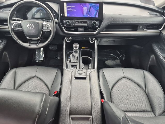 Used 2025 Toyota Grand Highlander AWD image 28