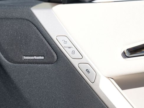 Used 2022 BMW iX xDrive50 w/ Premium Package image 36