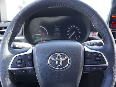 Used 2023 Toyota Sienna XLE image 26