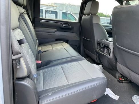 Used 2024 Chevrolet Silverado 2500 ZR2 w/ Technology Package AWD/4WD image 11