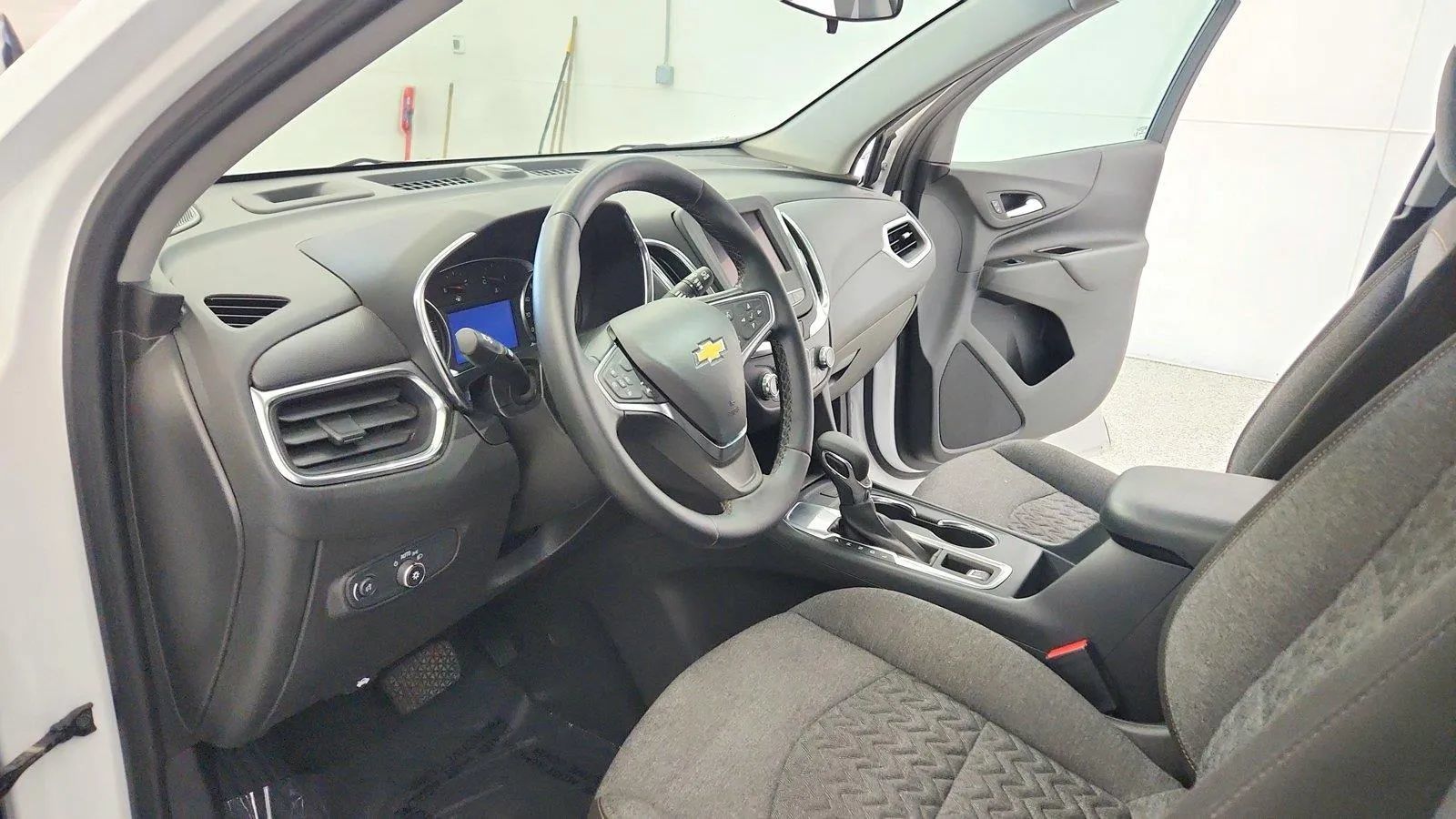 Used 2024 Chevrolet Equinox LT w/ LPO, Cargo Package FWD image 13