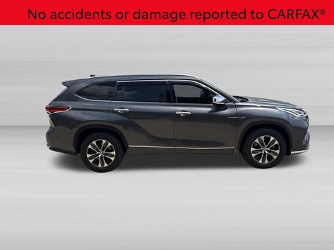 Used 2020 Toyota Highlander XLE FWD image 3