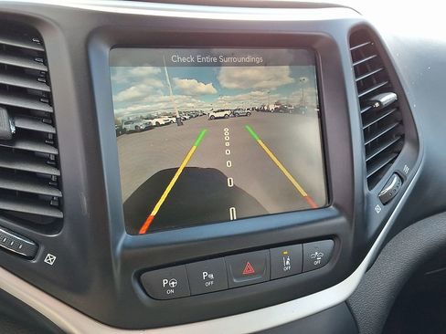 Used 2017 Jeep Cherokee Overland w/ Technology Group image 20