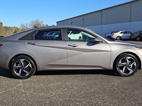 Certified 2023 Hyundai Elantra SEL w/ Convenience Package image 9