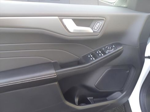 Used 2025 Ford Escape PHEV image 16