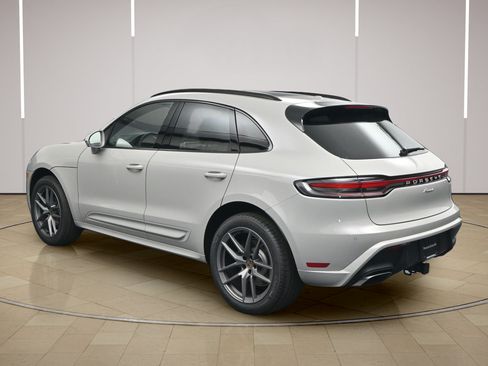 New 2026 Porsche Macan AWD/4WD image 3