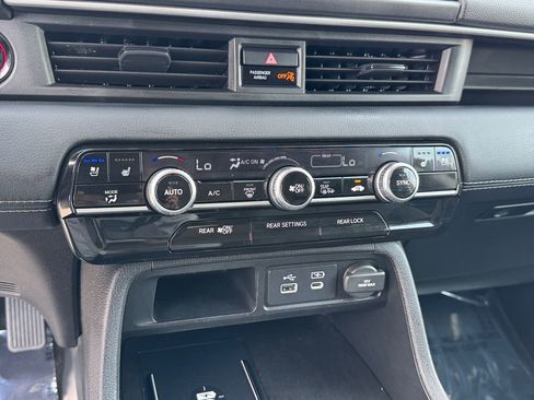 Used 2025 Honda Pilot Elite image 25