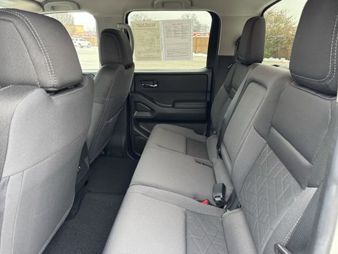 Certified 2025 Nissan Frontier SV image 34