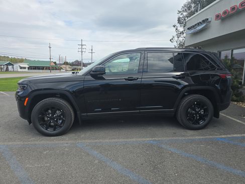 New 2026 Jeep Grand Cherokee Altitude AWD/4WD image 7