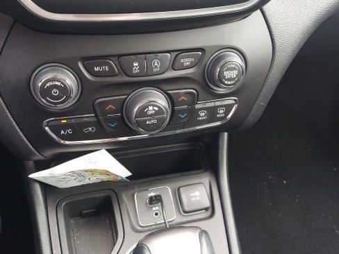 Used 2022 Jeep Cherokee Latitude Lux w/ Sun & Sound Group image 20