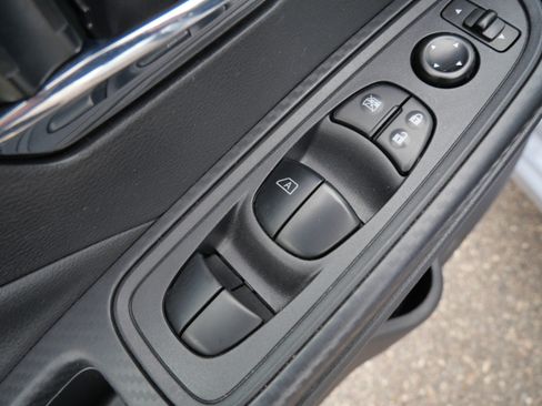 Used 2025 Nissan Versa SV FWD image 19