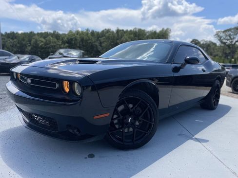 Used 2016 Dodge Challenger SXT w/ Super Sport Group (SS/T) RWD image 3