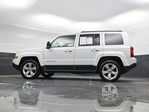 Used 2015 Jeep Patriot Latitude FWD image 34