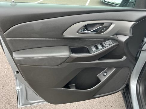 Used 2023 Chevrolet Traverse LT FWD image 11
