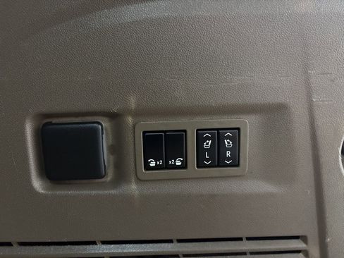 Used 2021 GMC Yukon XL Denali AWD/4WD image 38