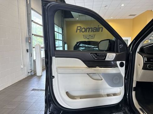 Used 2021 Lincoln Navigator Black Label AWD/4WD image 10