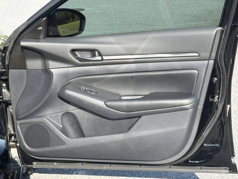 Certified 2025 Nissan Altima 2.5 S FWD image 16