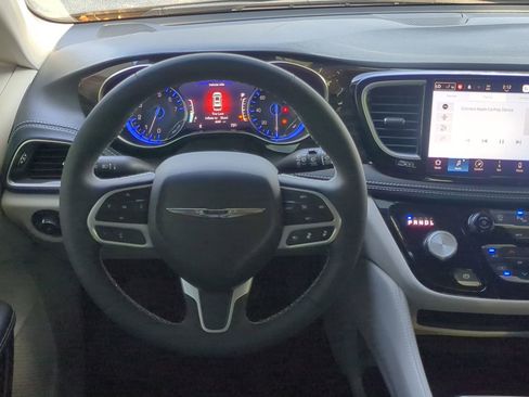 Used 2024 Chrysler Pacifica Limited w/ Trailer Tow Group image 13