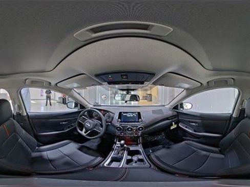 Used 2025 Nissan Sentra SR w/ SR Premium Package FWD image 17